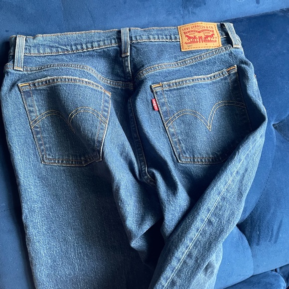 Levi's Women's 501 Crop Jeans - Picture 2 of 10